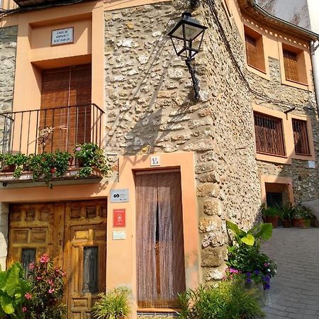 Casa De Amparo Y Jose Manuel Pensionat Pavies Eksteriør billede