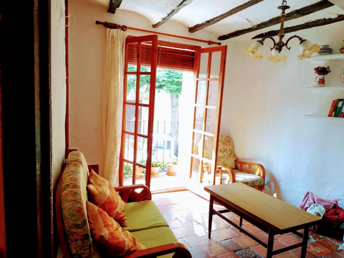 Casa De Amparo Y Jose Manuel Pensionat Pavies Eksteriør billede