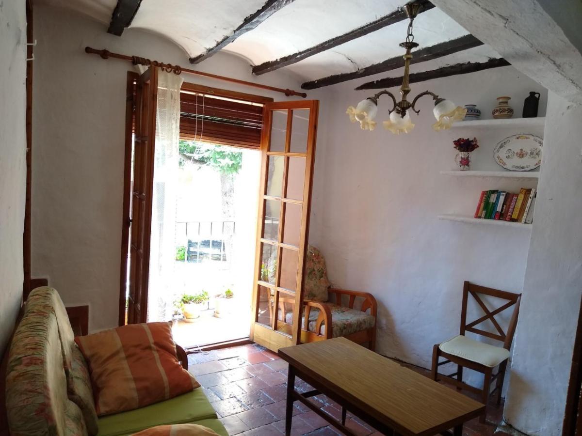 Casa De Amparo Y Jose Manuel Pensionat Pavies Eksteriør billede